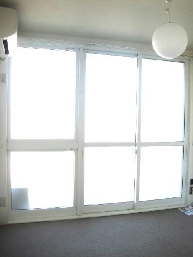 居室・リビング　家電のないお部屋です