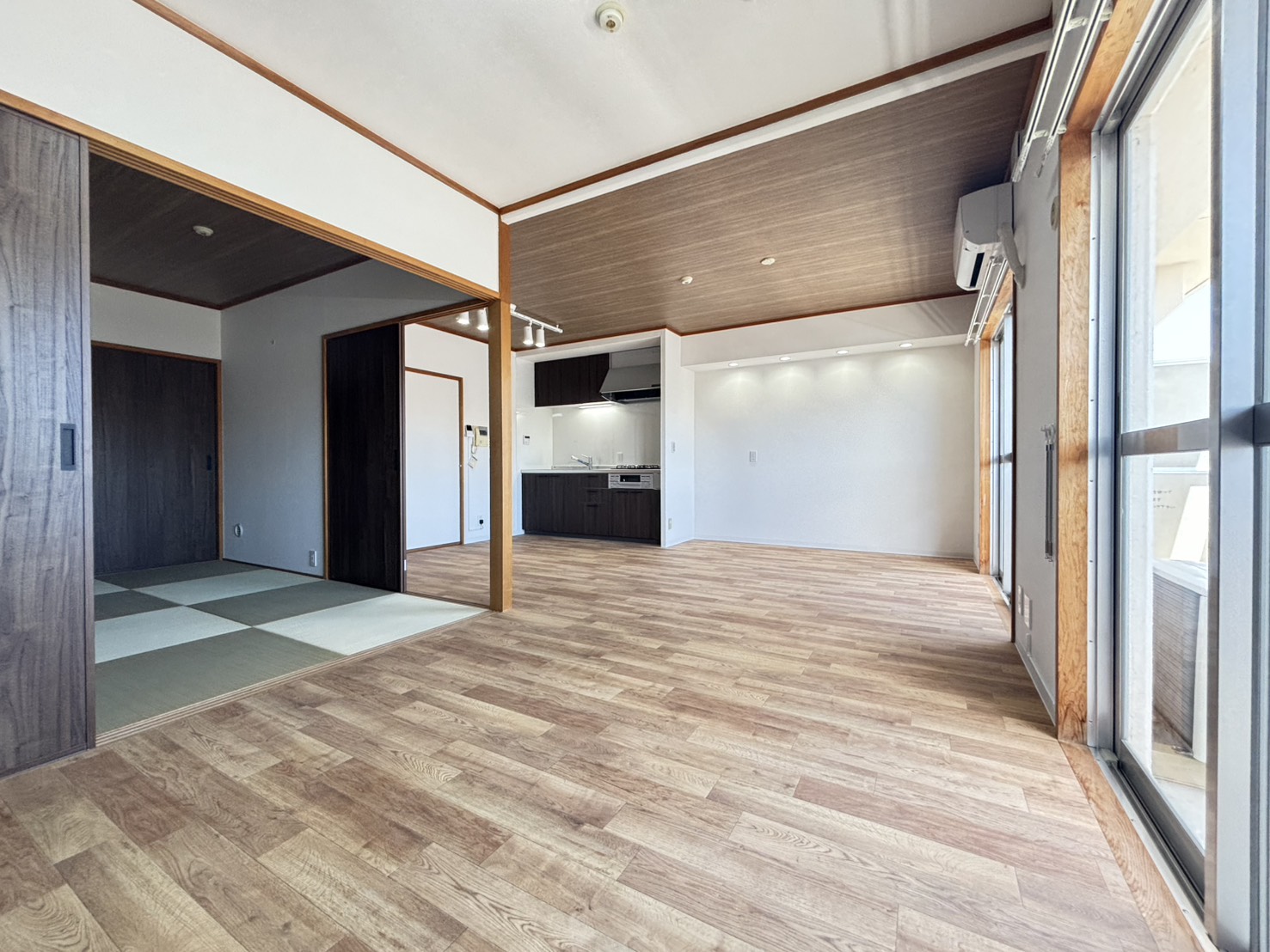 県住 南多聞台第6住宅3号棟の居間写真