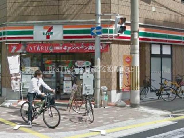 コンビニ　セブンイレブン大阪靭本町3丁目店（コンビニ）まで114m