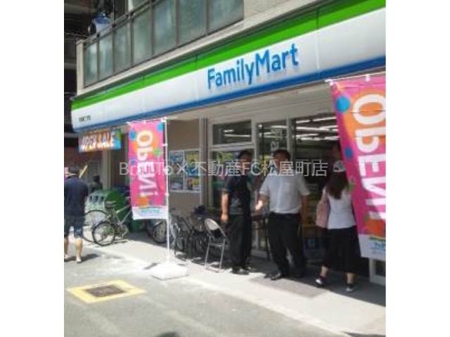 コンビニ　ファミリーマート京町堀三丁目店（コンビニ）まで125m