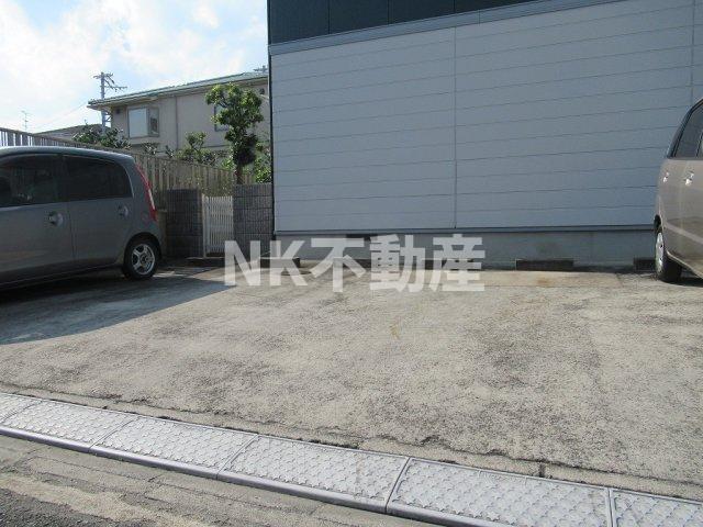 駐車場　車をお持ちの方に嬉しい駐車場付きの物件です