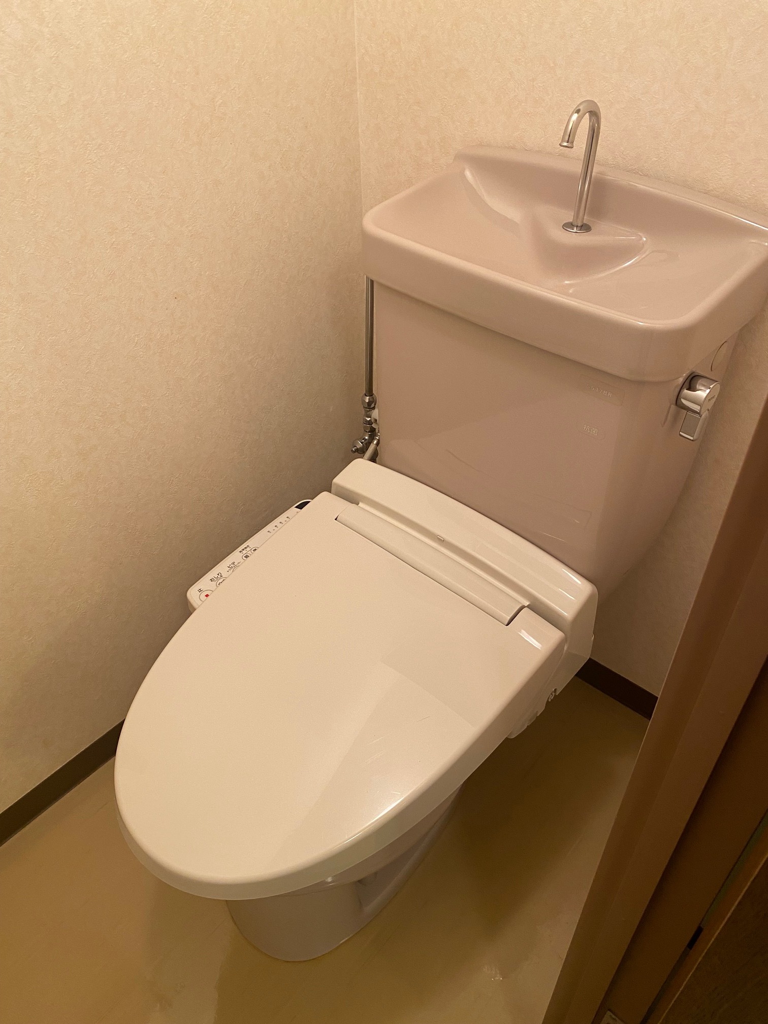 トイレ　温水洗浄便座