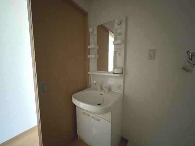 洗面設備　独立洗面台です