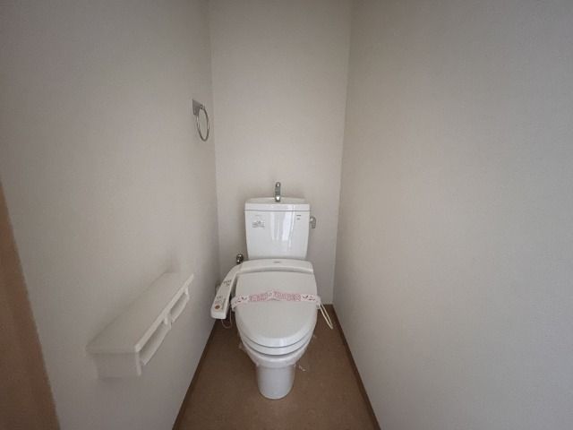 トイレ　清潔感のあるトイレです