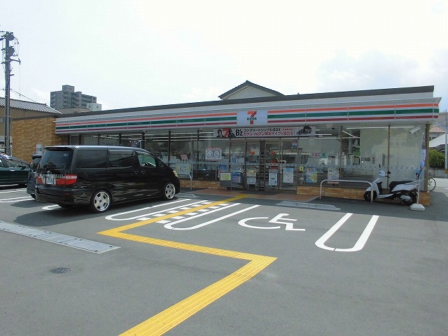 コンビニ　セブンイレブン 高知駅北店（コンビニ）まで196m