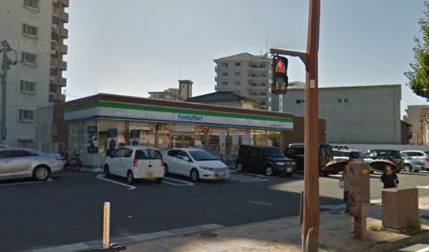 コンビニ　ファミリーマート小倉北三萩野1丁目店（コンビニ）まで259m