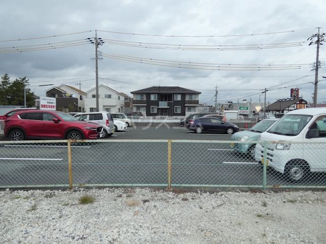 【磐田市今之浦のマンションの駐車場】