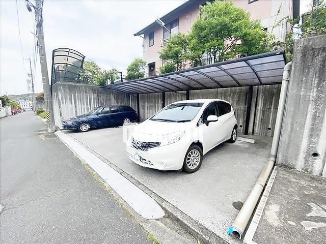 【グランジュッテ　Ｃ棟の駐車場】