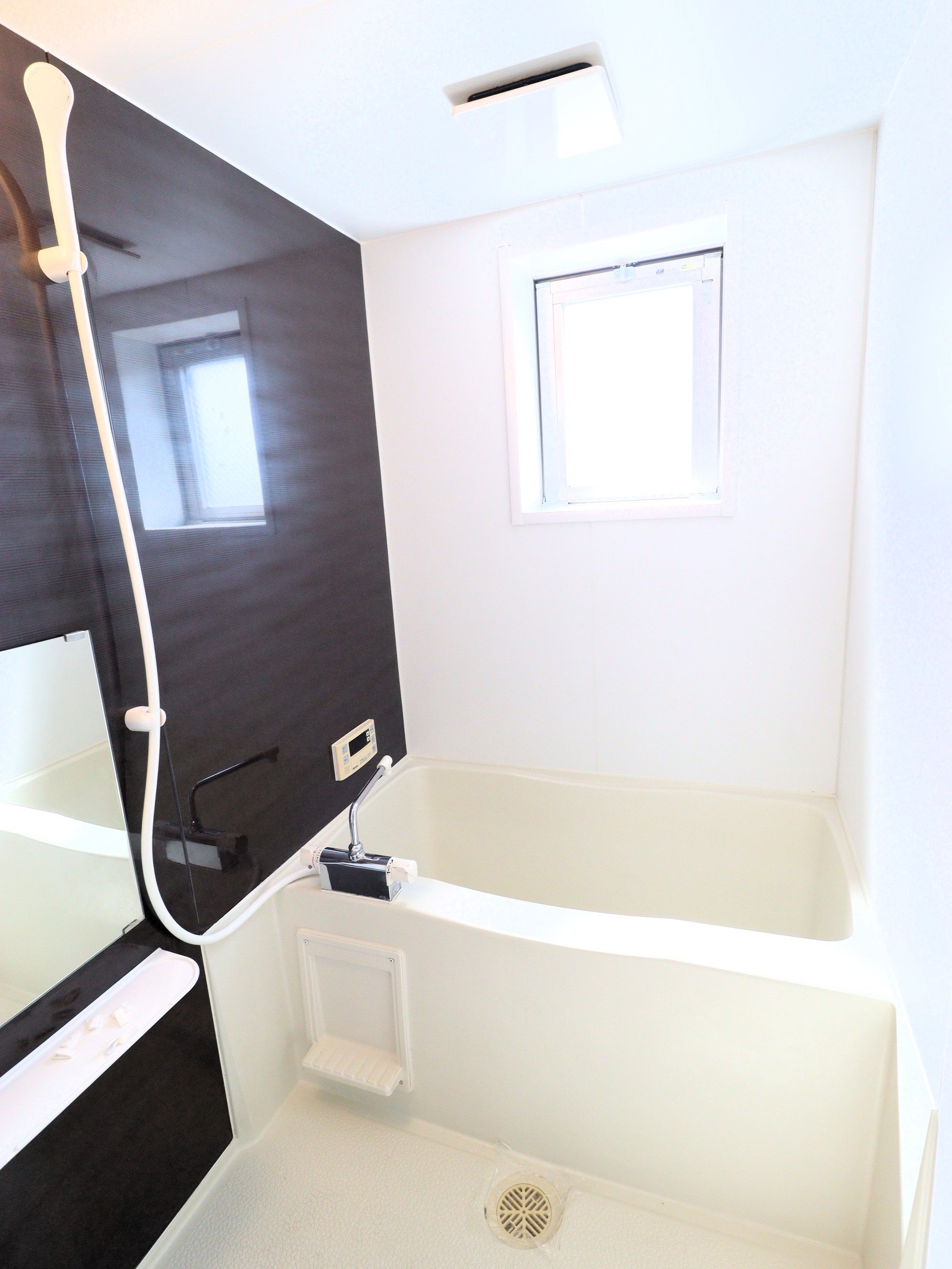 バス・シャワールーム　広々快適な風呂♪追い炊き機能付き