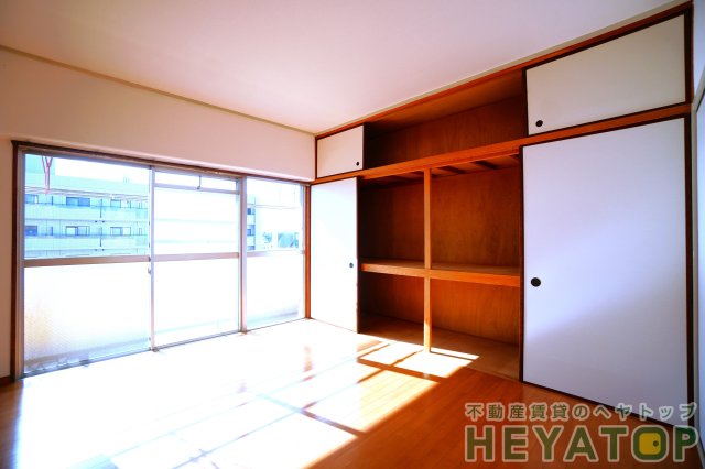 収納　洋室８帖の収納（同仕様写真）