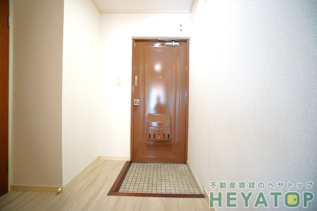 玄関　（同仕様写真）