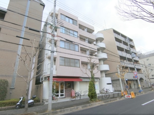 京都市左京区松ケ崎芝本町のマンションの建物外観
