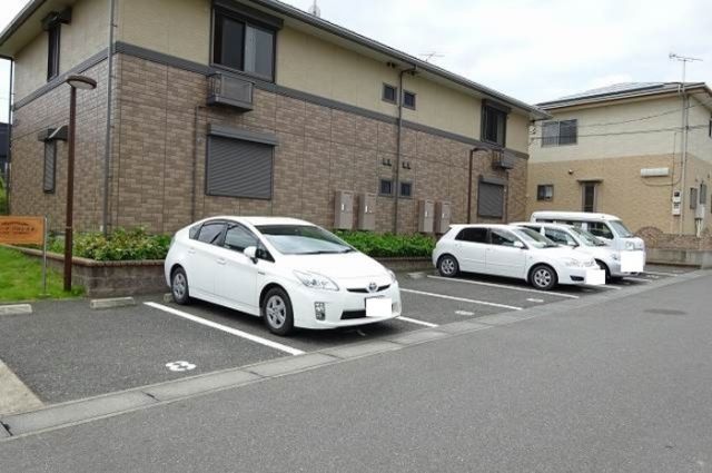 【カーサフロレスタの駐車場】