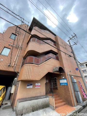 広島市佐伯区三筋のマンションの建物外観