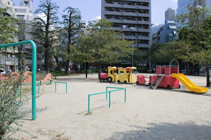 【ティアラグレイス両国タワーの公園】