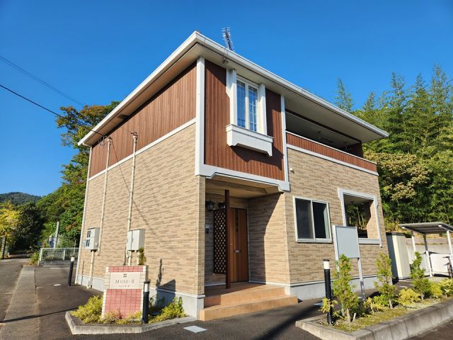 柴田郡柴田町西船迫のアパートの建物外観