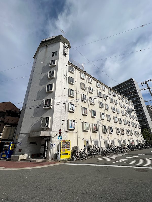 【大阪市都島区中野町のマンションの建物外観】