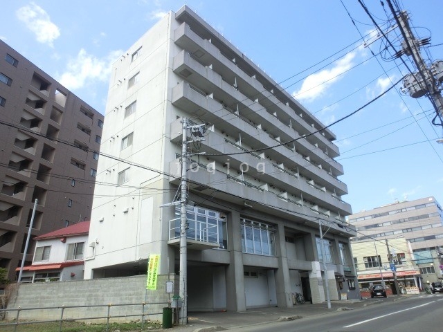 札幌市東区北七条東のマンションの建物外観