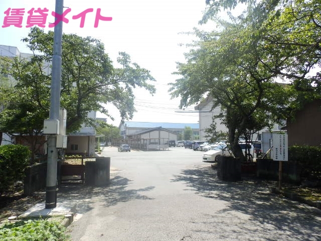 【松阪市末広町のアパートの中学校】