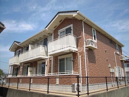 【四日市市日永西のアパートの建物外観】