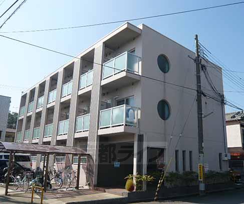 城陽市枇杷庄のマンションの建物外観