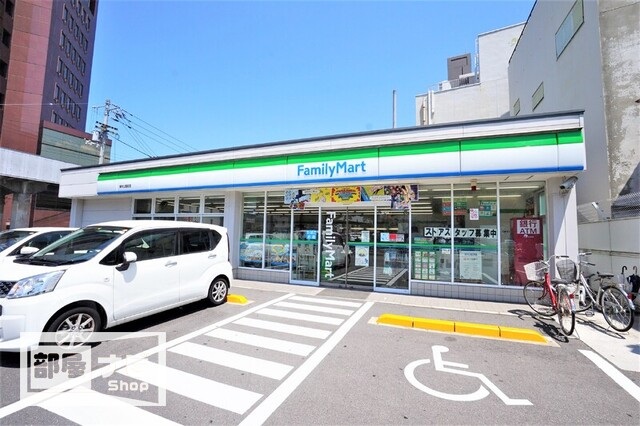 コンビニ　ファミリーマート栗林公園前店（コンビニ）まで406m