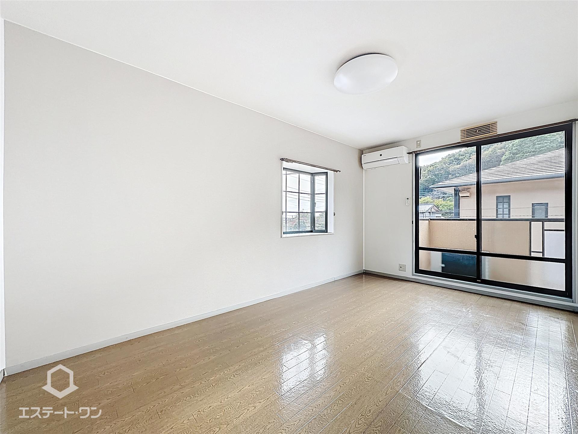 居室・リビング　二面採光で日当たり・風通し良好～☆