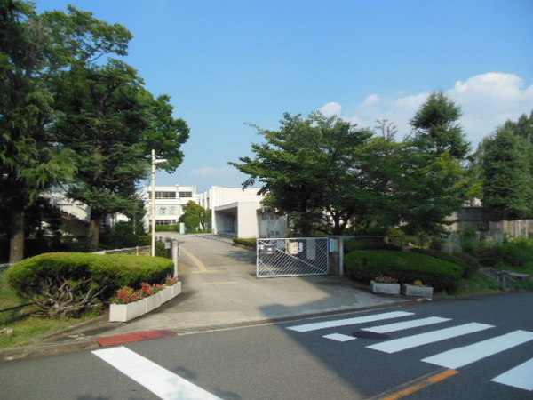 中学校　豊中市立第八中学校（中学校）まで357m