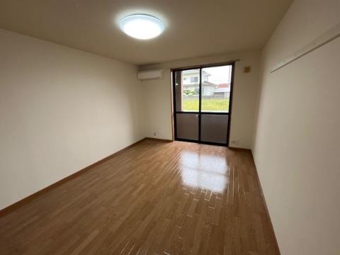 居室・リビング　室内