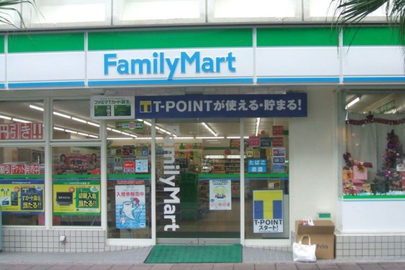 コンビニ　ファミリーマート文京本郷店（コンビニ）まで308m
