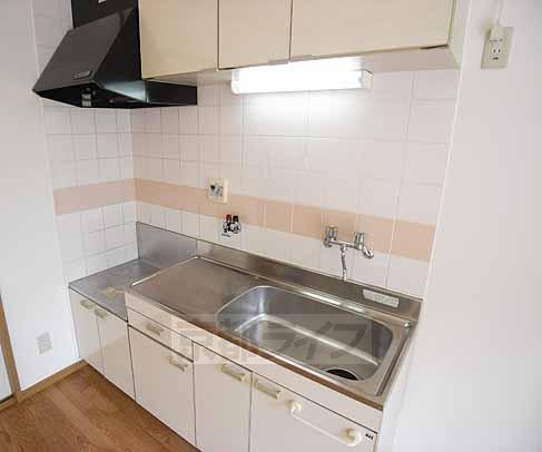 キッチン　換気扇もワイドカバー付きです