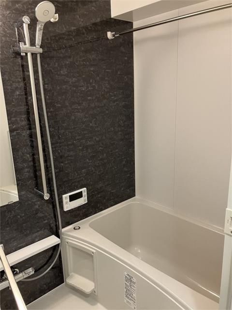 バス・シャワールーム　コンパクトで使いやすいお風呂です