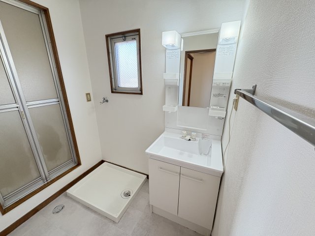 洗面設備　写真はイメージです。 色仕様は現状優先となります