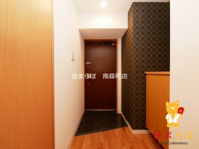 玄関　「気になったら、LINEで気軽に相談できますよ。」