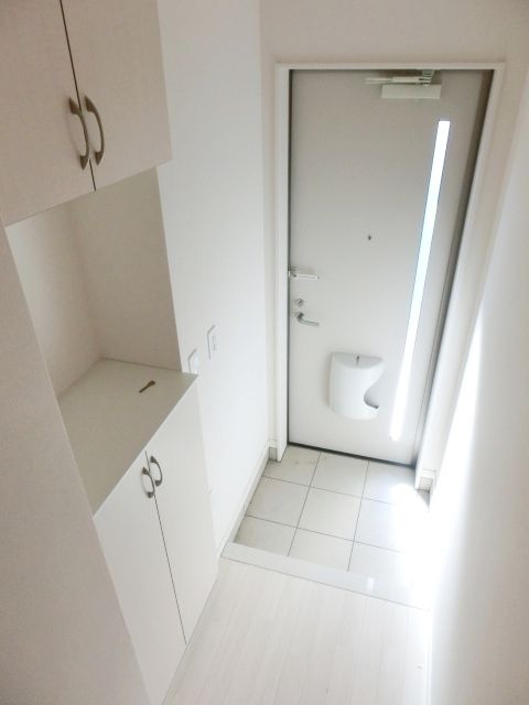 玄関　シューズボックス付きの玄関です。