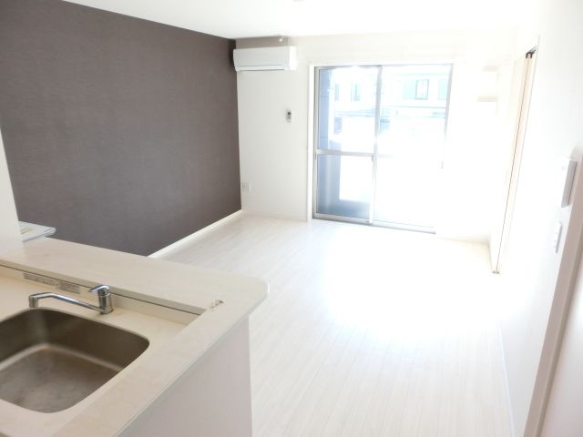 居室・リビング　明るく開放感のあるリビング。