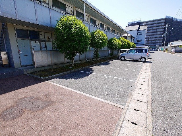 駐車場　車をお持ちの方に嬉しい駐車場付きの物件です