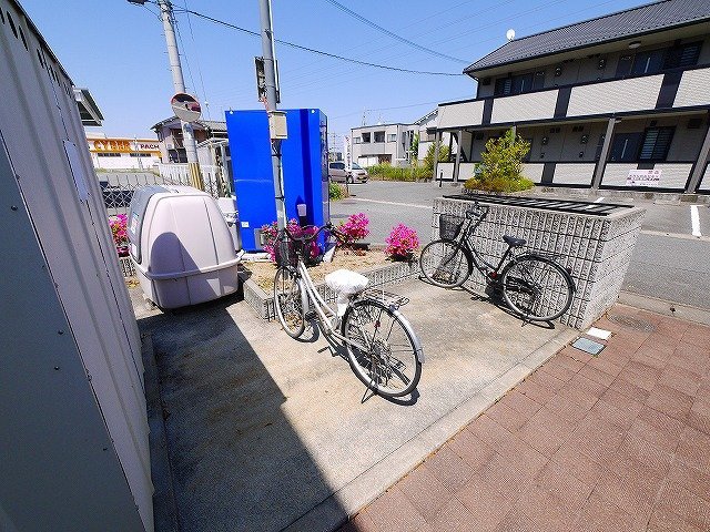 その他共有部分　自転車置き場あります