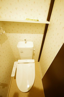 トイレ　温水洗浄便座付き