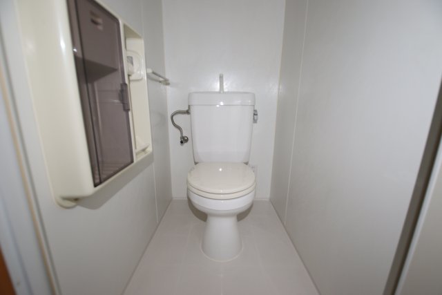 トイレ　※別号室の為、現況優先になります。
