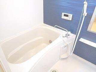 バス・シャワールーム　コンパクトで使いやすいお風呂です