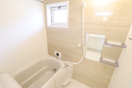 バス・シャワールーム　落ち着いた空間のお風呂です