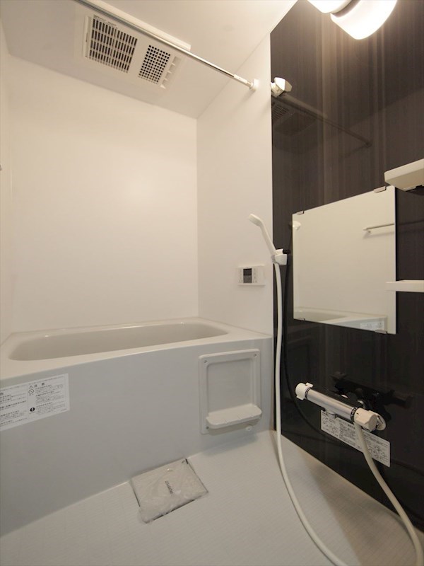 バス・シャワールーム　浴室暖房乾燥機付　追い焚き・オートバス機能付お風呂