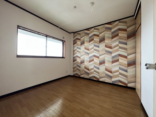 居室・リビング　北側洋室も建物が隣接していないので明るい光が入ります