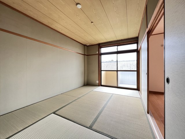 居室・リビング　和室には暖かい光が差し込みます。