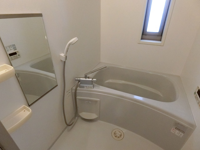 バス・シャワールーム　窓付きで換気も◎