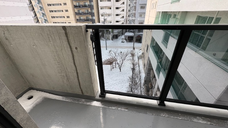 バルコニー　広々バルコニー