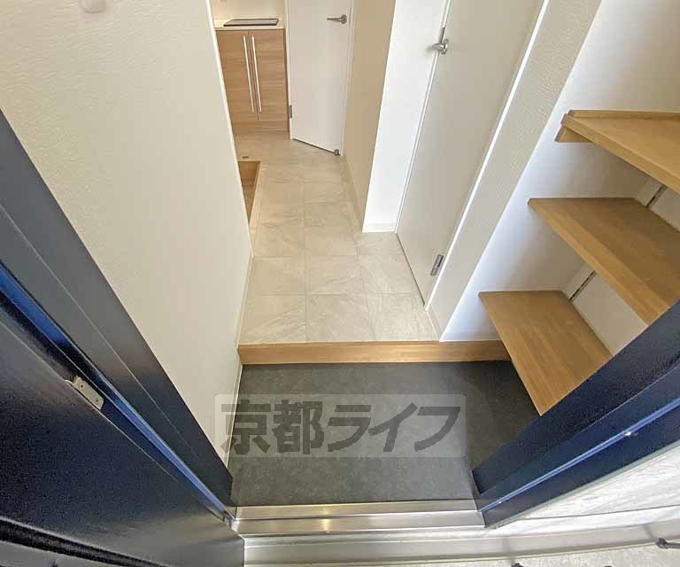 玄関　段差が低くて上がりやすい玄関です。