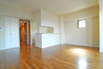 居室・リビング　こちらの居間で趣味の時間をお楽しみください