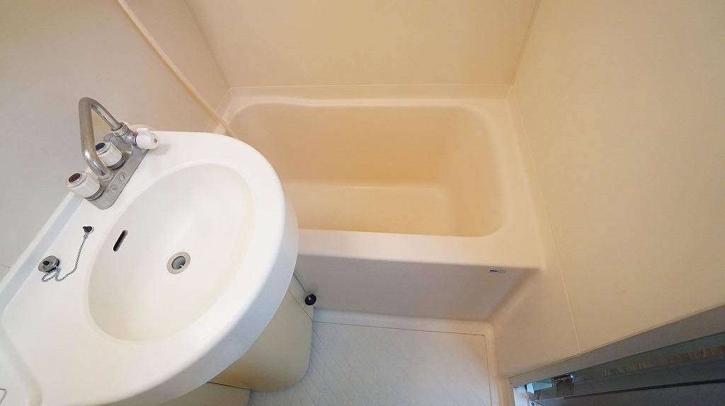 バス・シャワールーム　別号室の参考写真です。